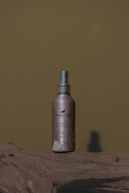 Spray Anti-Miros pentru câini- Lemn de Santal, Vanilie & Iasomie - 100ML